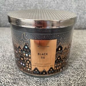 Bath & Body Works: White Barn Candle - Black Tie